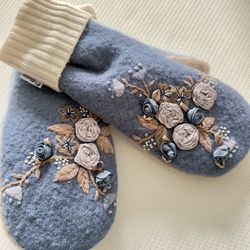 Love Woolies Floral Embroidered Blue Mittens - NWOT