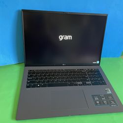 LG Gram 17” (2022) i7 12th Generation 16GB 512GB super light powerful Premium laptop (Evo certified)