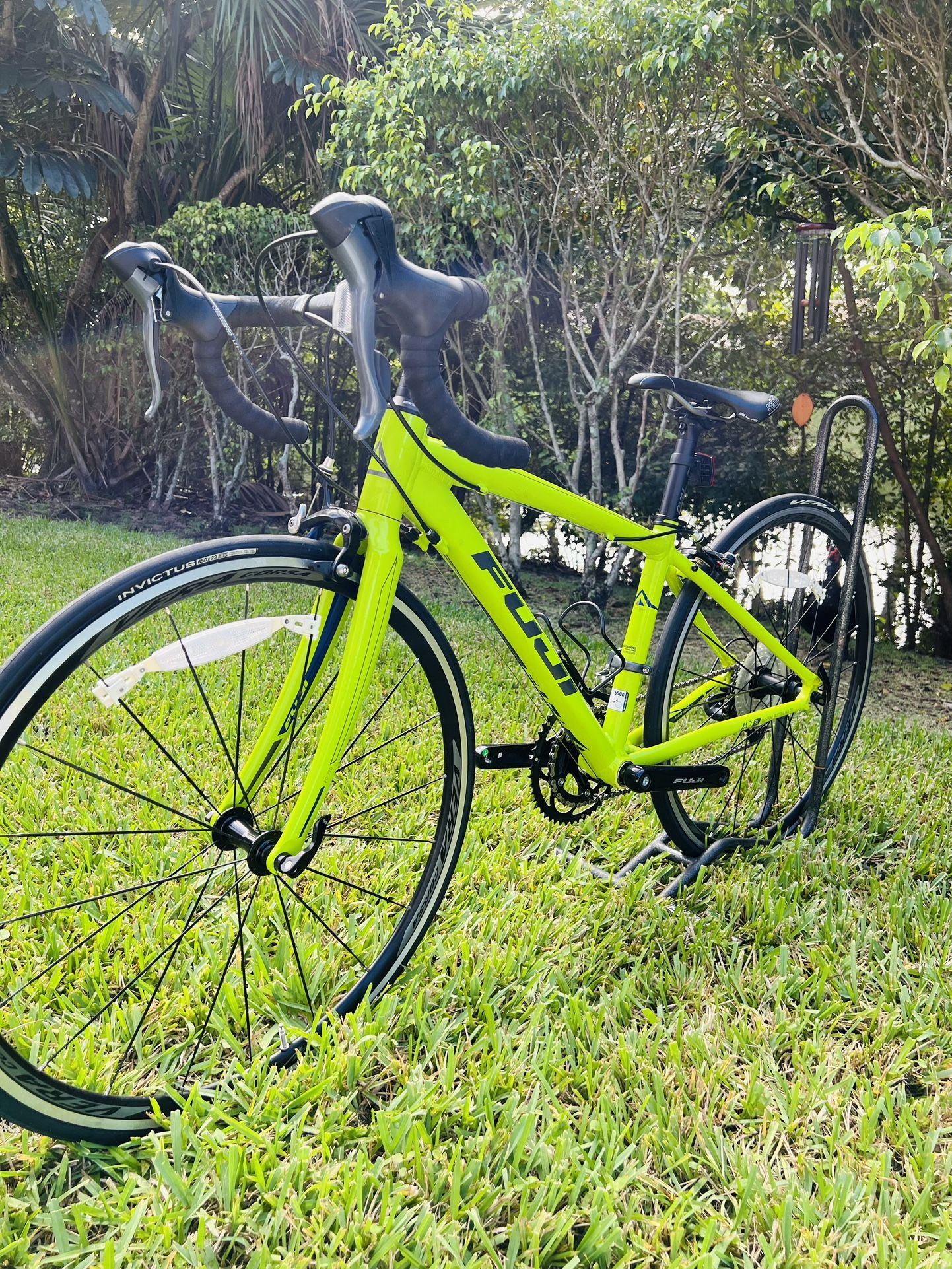 ROAD BIKE (KIDS) FUJI TWO.3 650c Wheels Size 44 16 Speeds