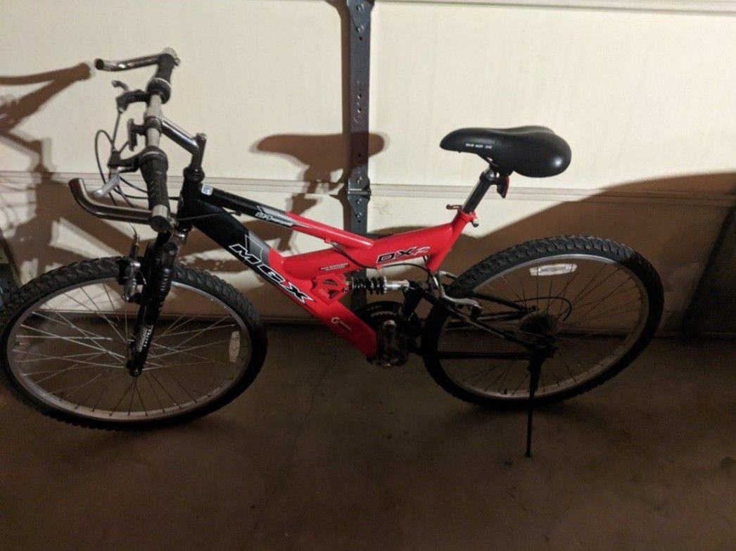 Mongoose MGX DXR Red Mountain Bike 21 Speed in good condition lightweight aluminum frame dual suspension that's ready to take on the trails. 26-inc