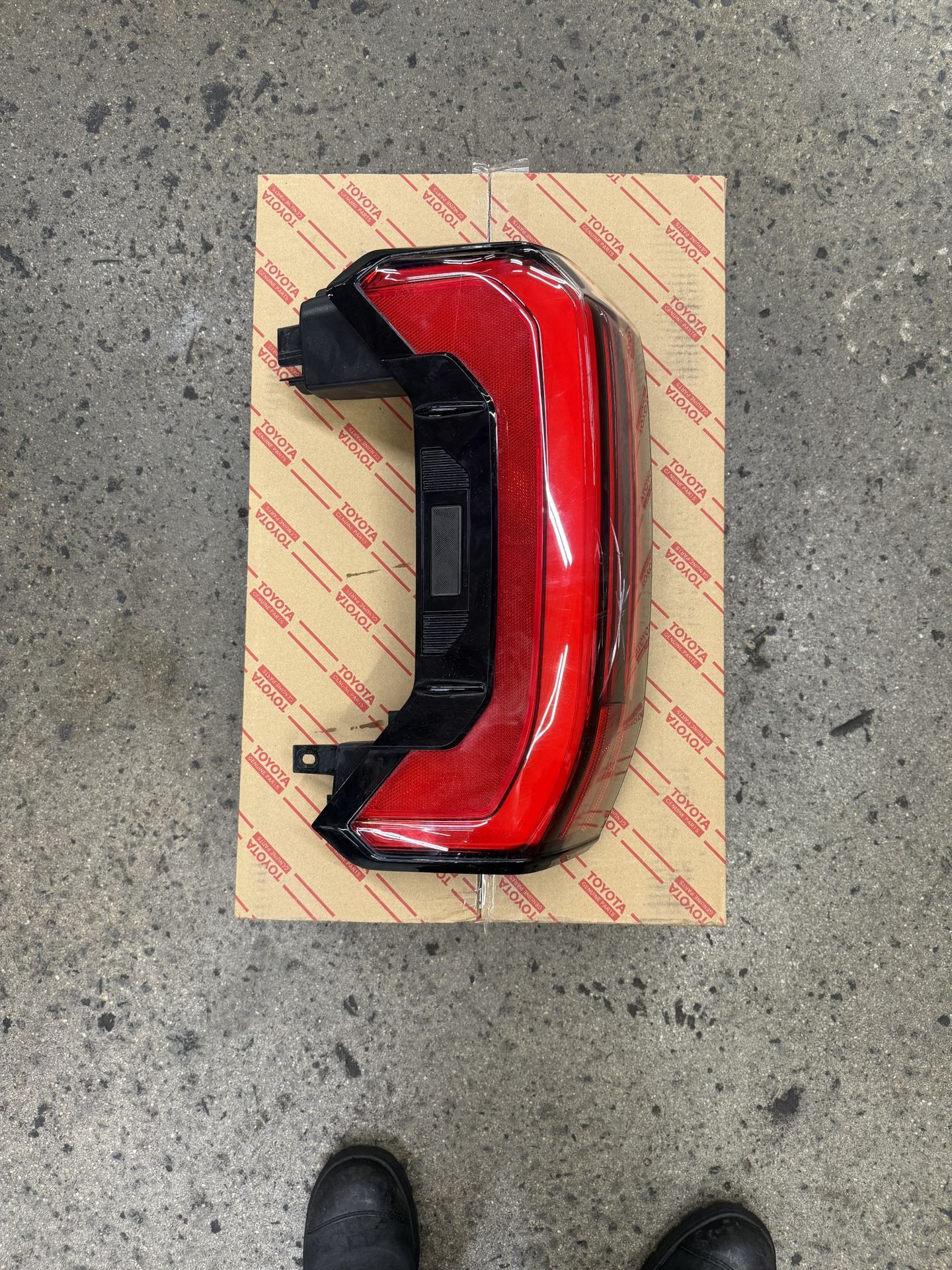 2022-2024 Toyota Tundra Led Rear Left Driver Side Tail Light Assembly OEM