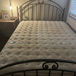 Vintage Ethan Allen Metal Queen