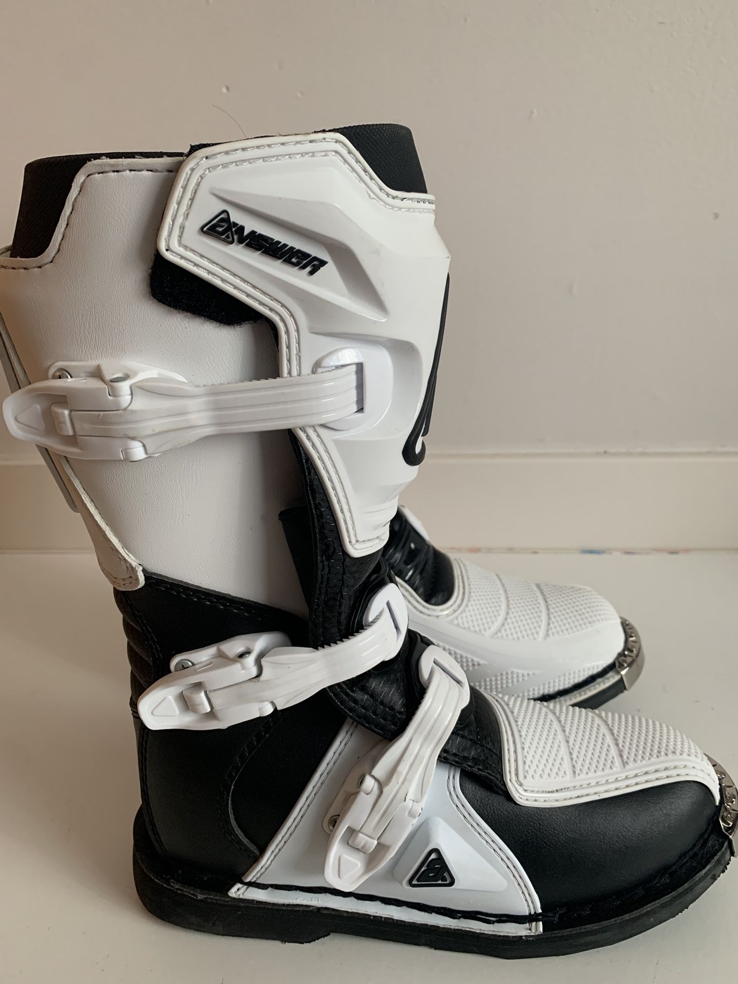 Answer AR1 Boot Black/White Youth - 6