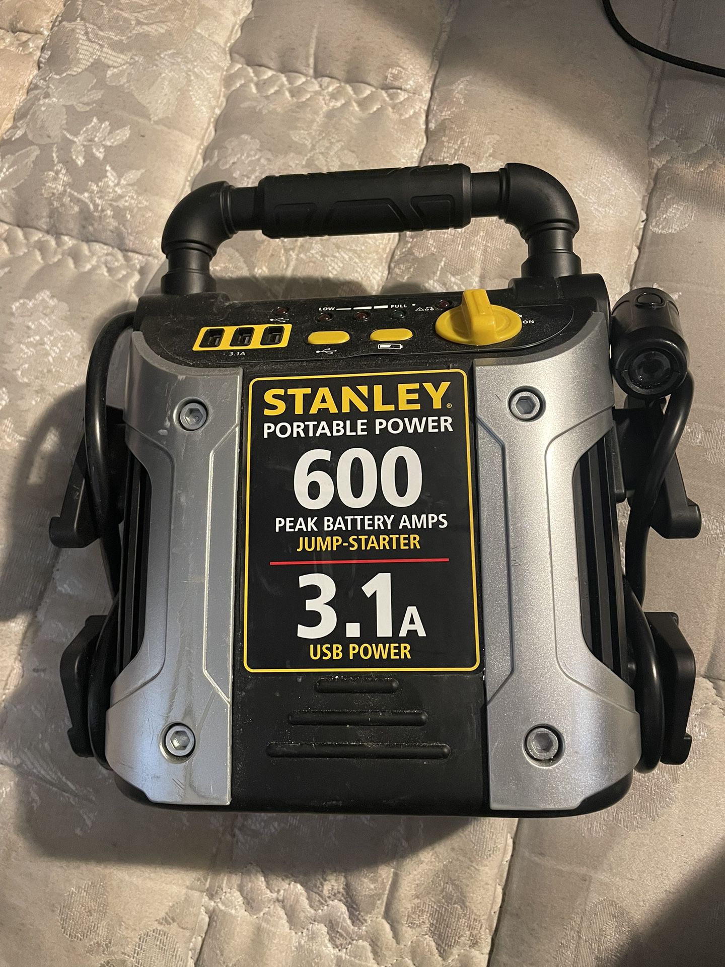 Stanley Portable Power 600 Peak Battery Amps JUMP-STARTER