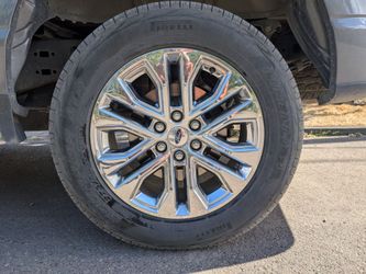 20" OEM 2024 Ford f150 chrome wheels w tpms and pirelli tires 275/60 r20