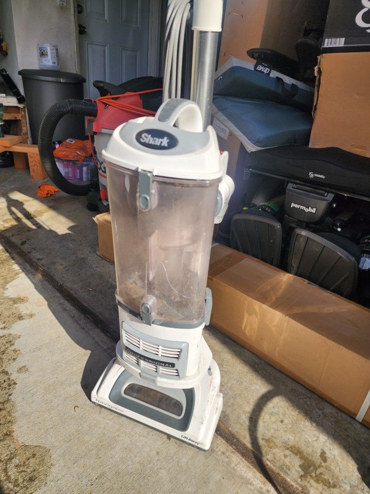Bissell And Shark Vacuum, Steamer And Carpet Cleaners