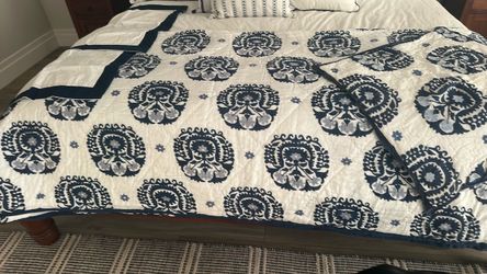 Serena & Lilly Queen Comforter with 1 Euro Sham and two Shams