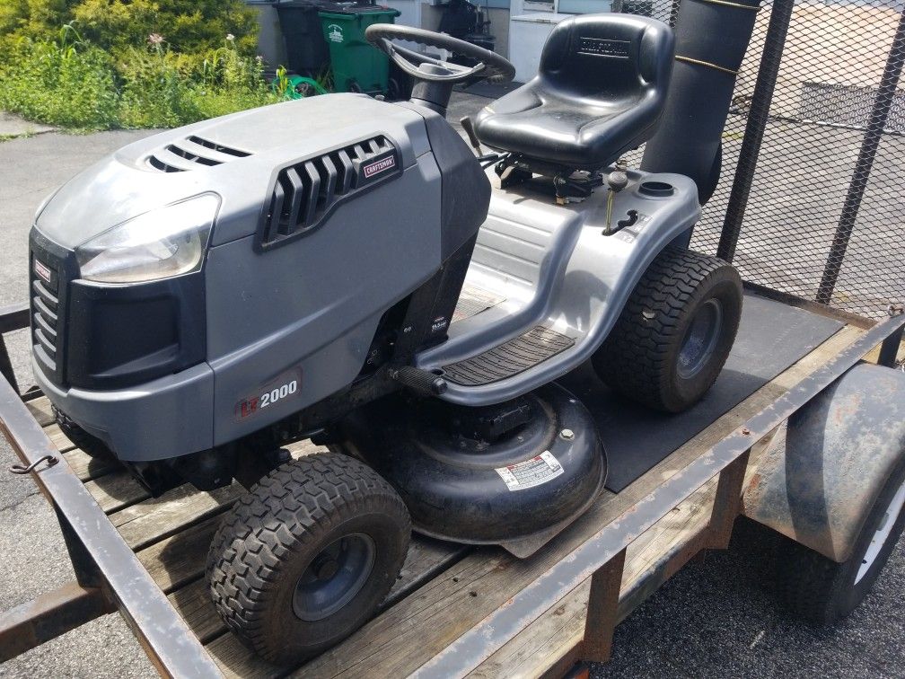 Craftsman LT2000 Riding Tractor