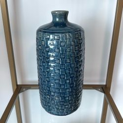 Porcelain Decorative Pot / Flower Vase