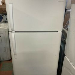 FRIGIDAIRE  APARTMENT  SIZE REFRIGERATOR  33"W 