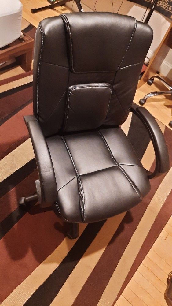 Leather Office Chair (Like-new)