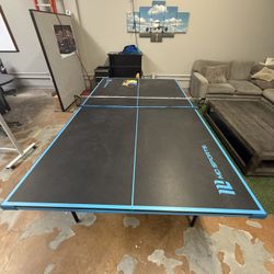 Ping Pong table With Paddles And Balls