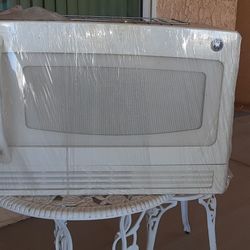 GE Spacemaker Microwave Oven