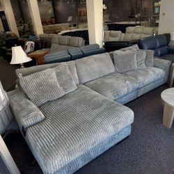 Lindyn Fog 3-Piece LAF Sectional