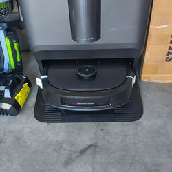 Eureka J20 robot vacuum and mop