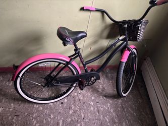 Pink & black huffy bike