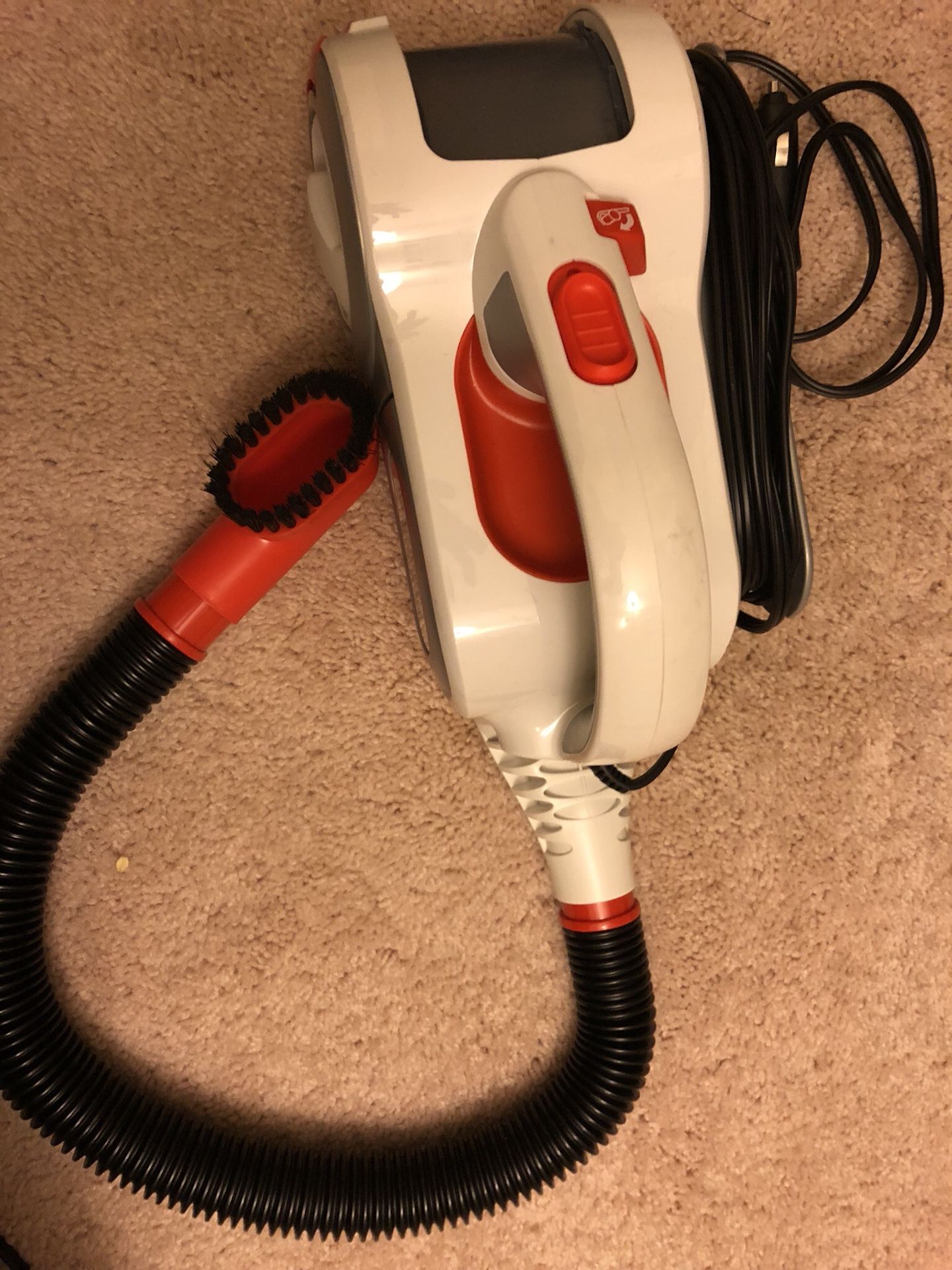 Automotive handheld vacuum cleaner