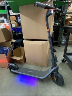 Segway - E2 Plus Electric Scooter w/ 15.5 mi Max Operating Range & 15.5mph Max Speed - Black 566