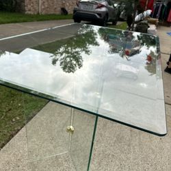 GLASS DINNER TABLE 