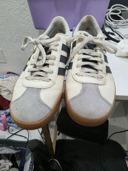 ADIBAS SNEAKER SIZE 8.5 GOOD CONDITION