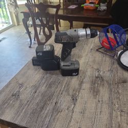 Craftman Drill 2 Batteries And Charger