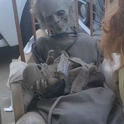 Rocking old lady With child In rocking chair Motorized 