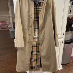 Authentic Burberry trench coat with wool liner Size XL .Unisex