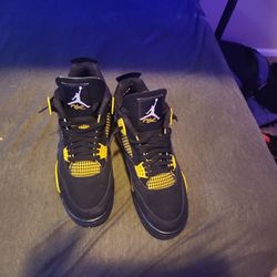 Jordan 4 Thunders 