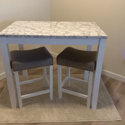 LIKE NEW MARBLE TOP KITCHEN TABLE W/2 BAR STOOLS
