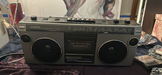 Vintage GoldStar FM/AM Cassette Boombox TSR-571