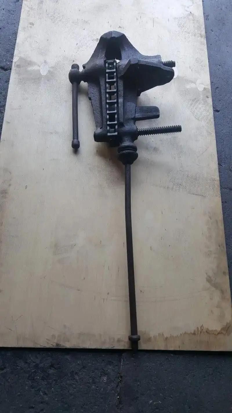 Fisher Blacksmith Leg Post Vise Chain Double Screw Vice Rare