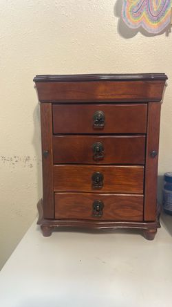 Elegant 4-Drawer Jewelry box with Mirror