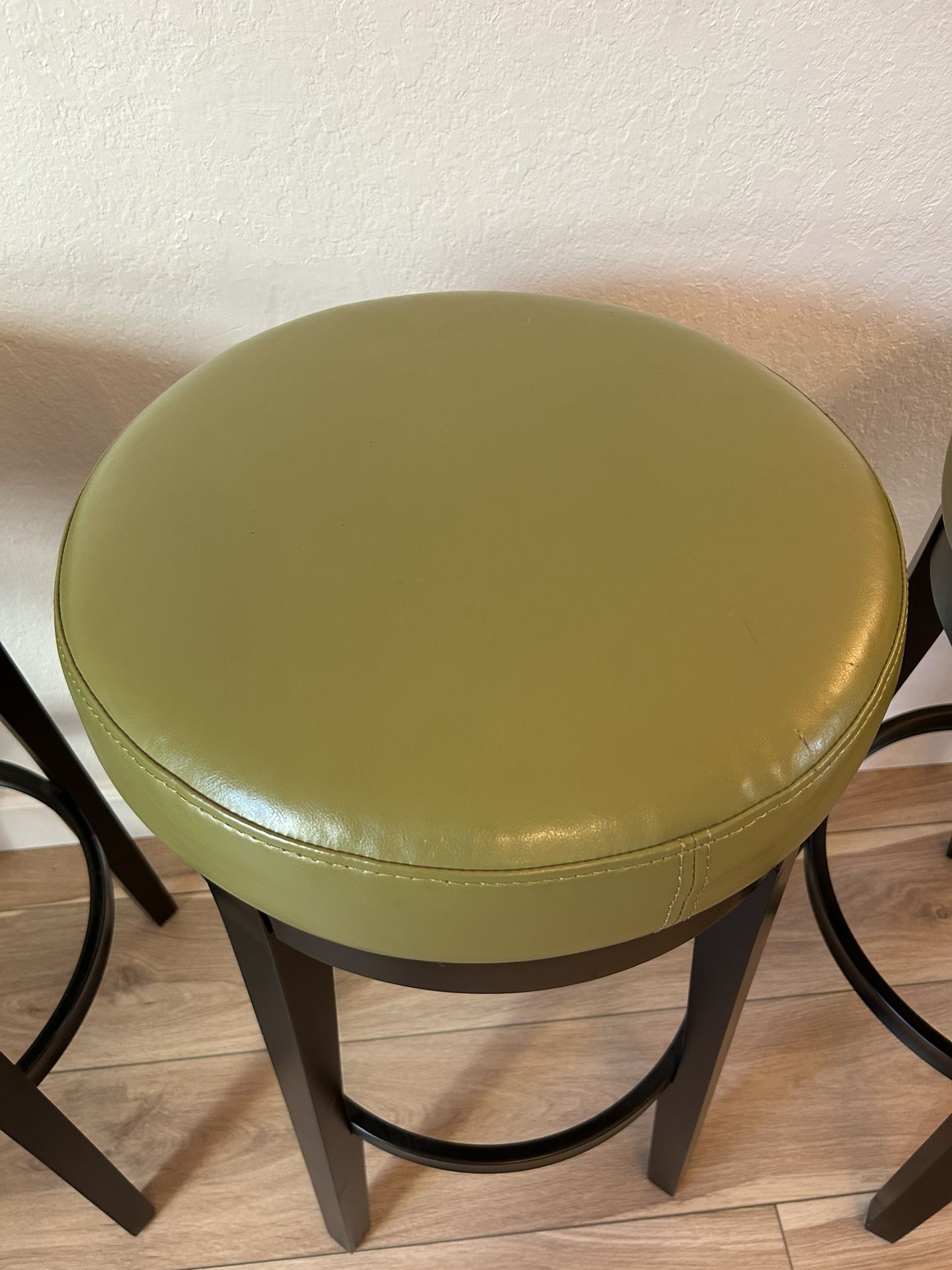 2 Swivel Bar Stool - good condition / Sturdy