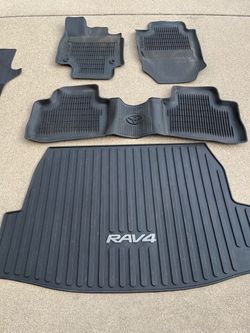 Floor mats set for RAV4