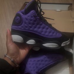 Jordan 13 Purple Venom, Size 5Y In Boys School Grade