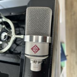 Neumann TLM 102 Studio Bundle (Mic + Shock Mount + Stand + XLR Cable)