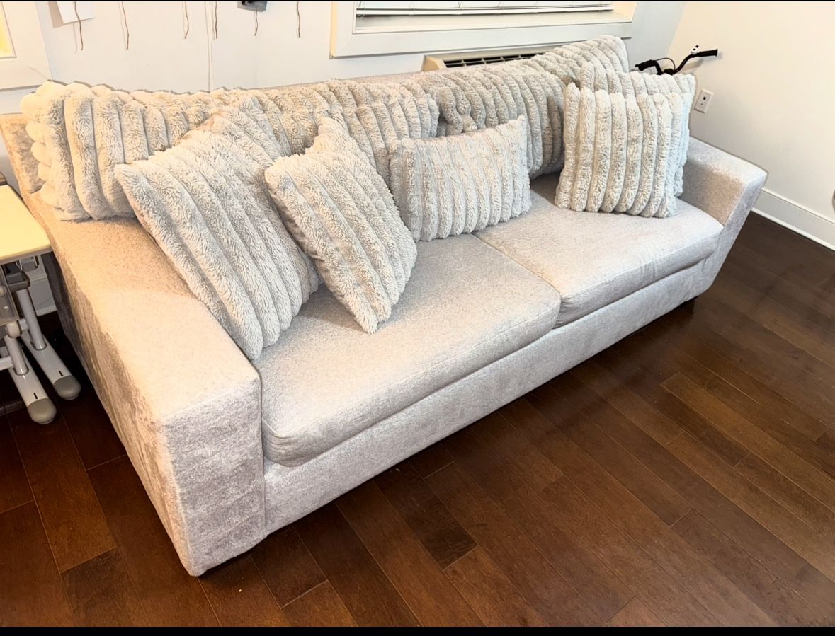 Bob’s discount Furniture - Sofia Couch