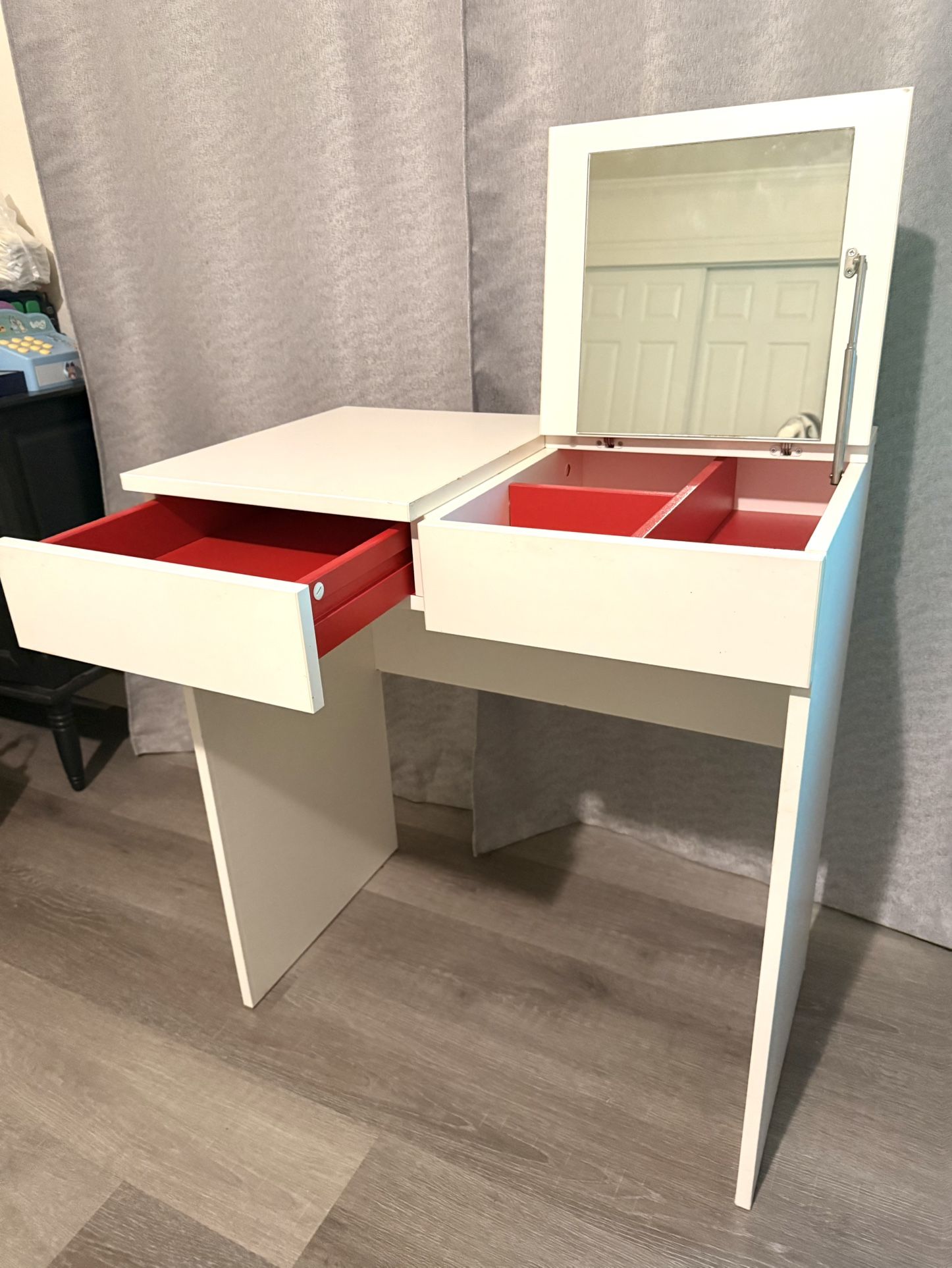 Vanity Table With Mirror (like New)