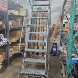 USED MOBILE STEP LADDER 10 STEP
