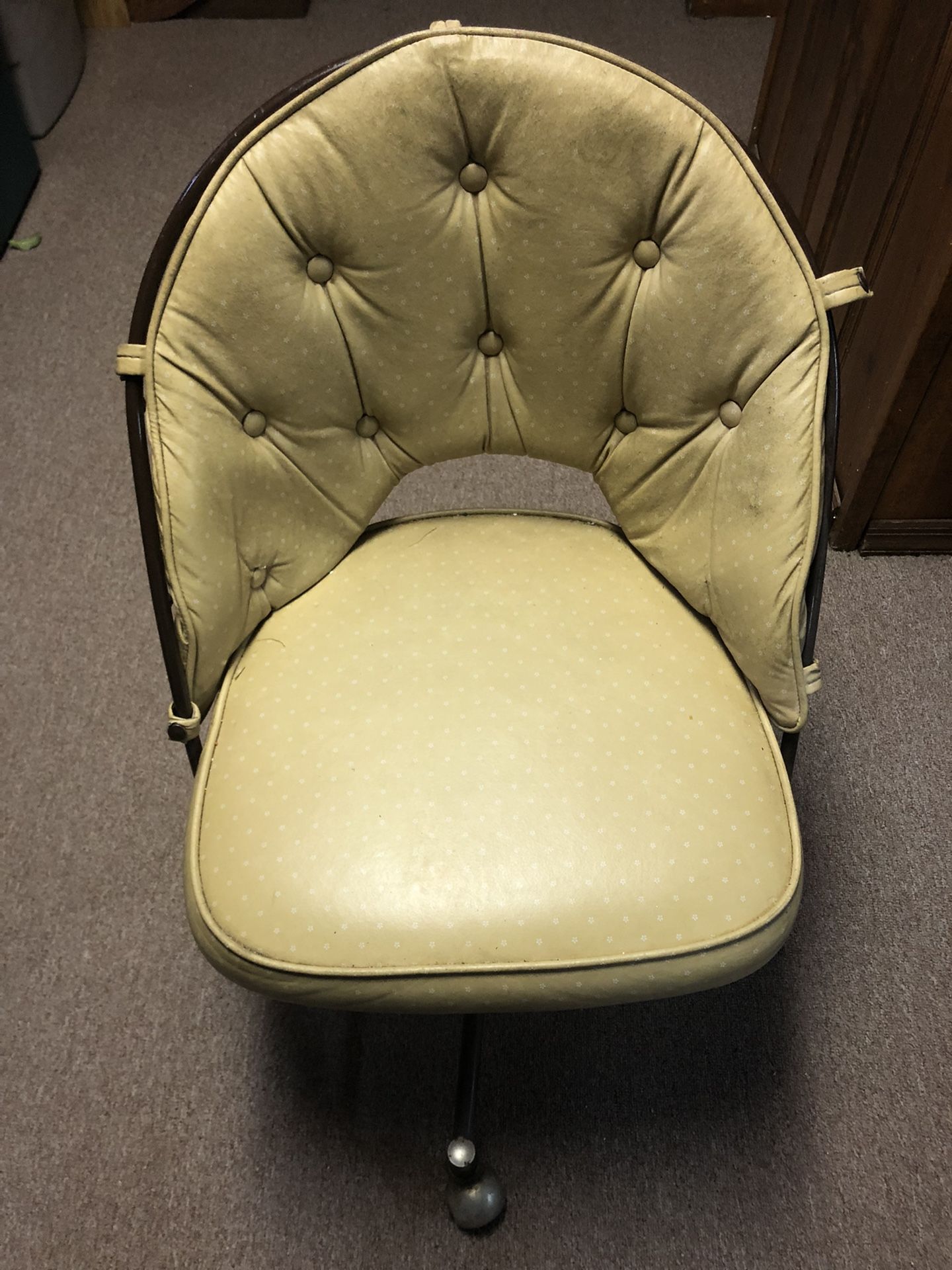 Kitchen Table With Leaf. Five Chairs For With Casters. Good Shape