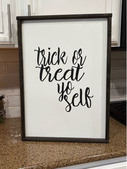 Wall decor 25”x16”