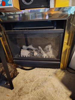 Selling A Electric Fireplace Works Good Everything Works On It