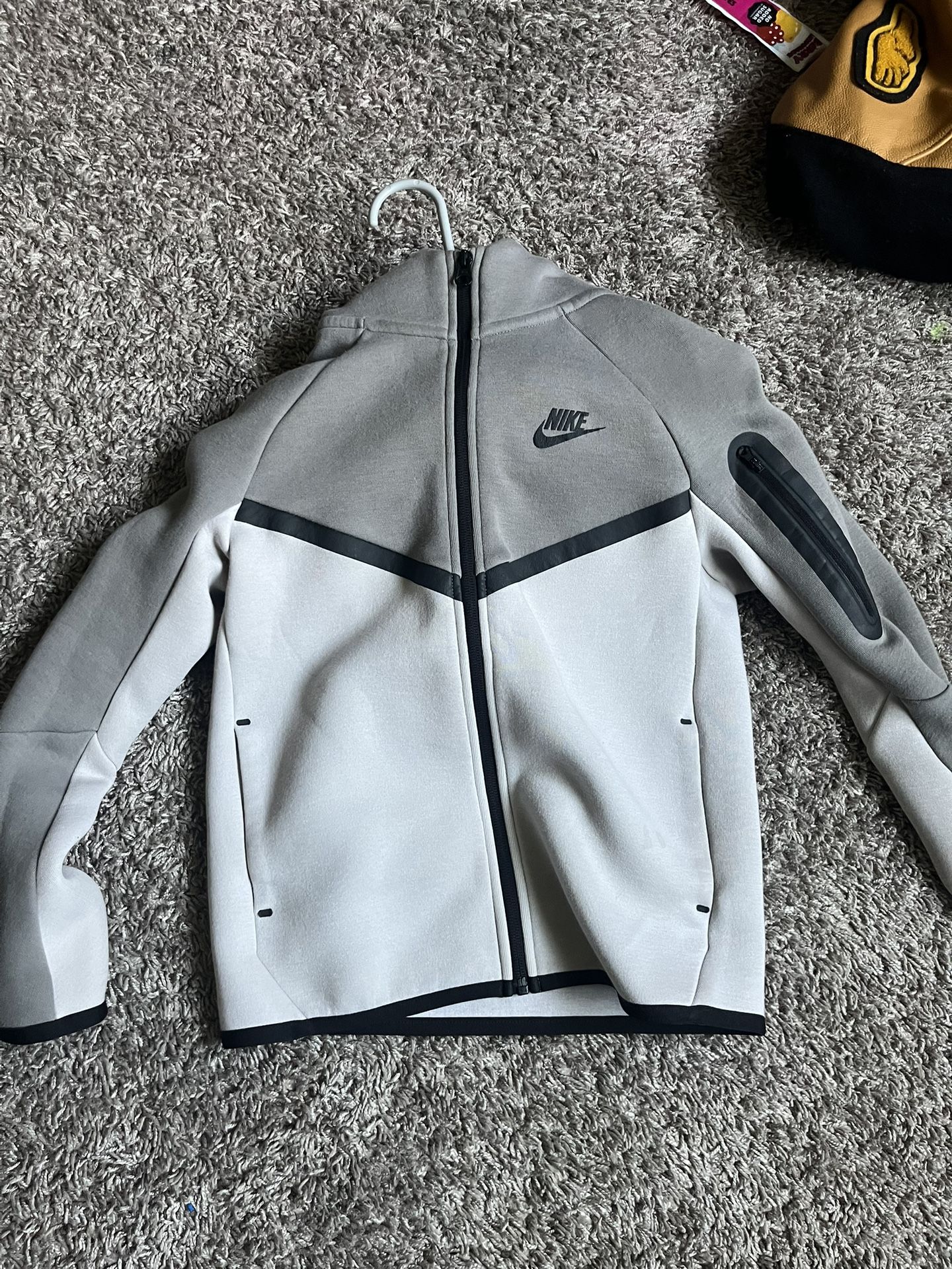 NIKE TECH