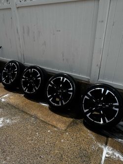 Kia K5 GT-Line Wheels & Pirelli Tires Set – Gloss Black/Machined Finish – Used