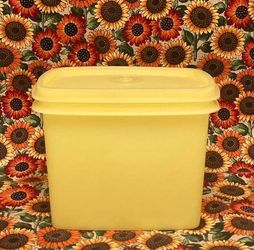 Vintage Tupperware 1243-5 Shelf Saver container yellow with lid seal 1244-6