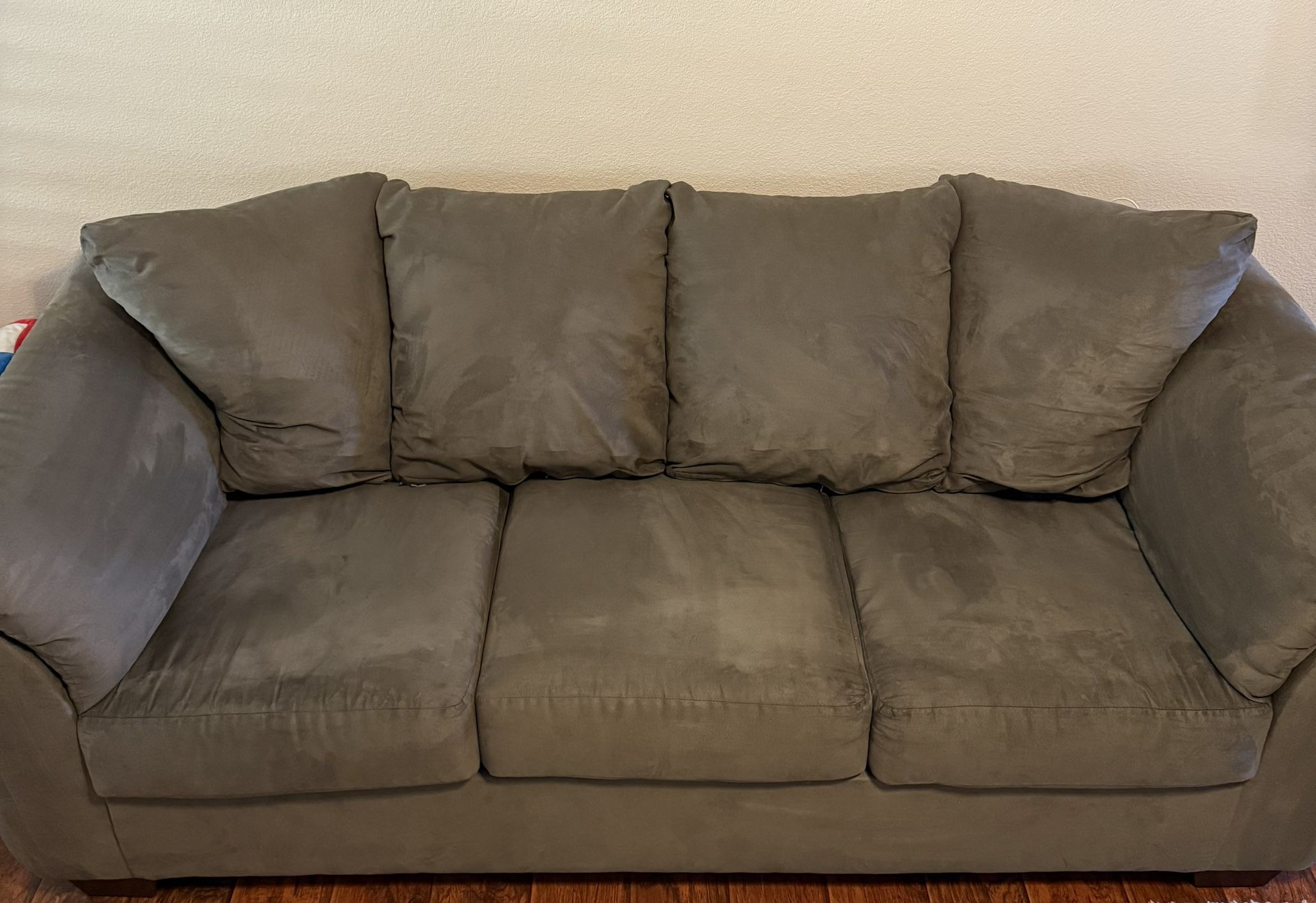 🎉 FREE Couches – 2-Seater & 3-Seater Sofa – Must Go!