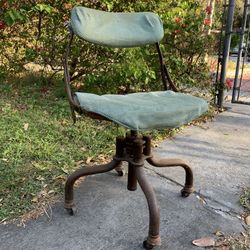 Vintage 40's Industrial Swivel Rolling Drafting / Office Chair 