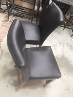 2 Bar chairs good condition $15