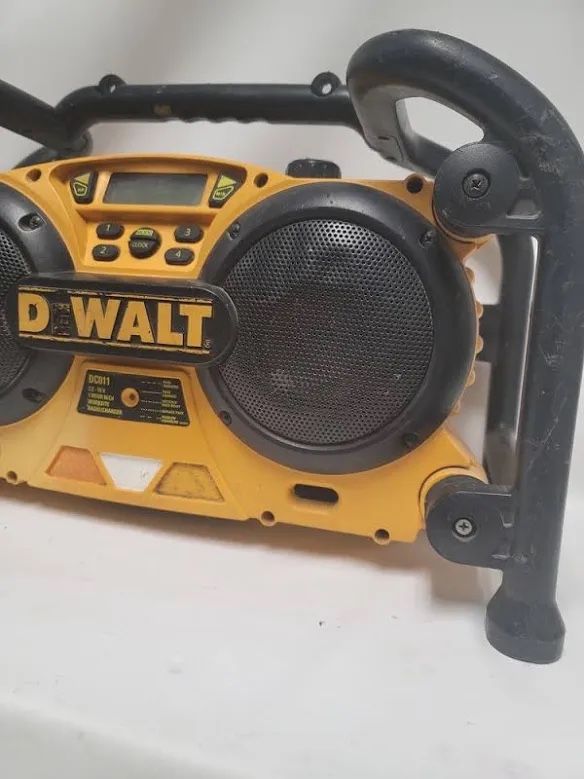 Dewalt model Dc011 Radio Receiver Antenna with Auxiliary port. Battery Charger.