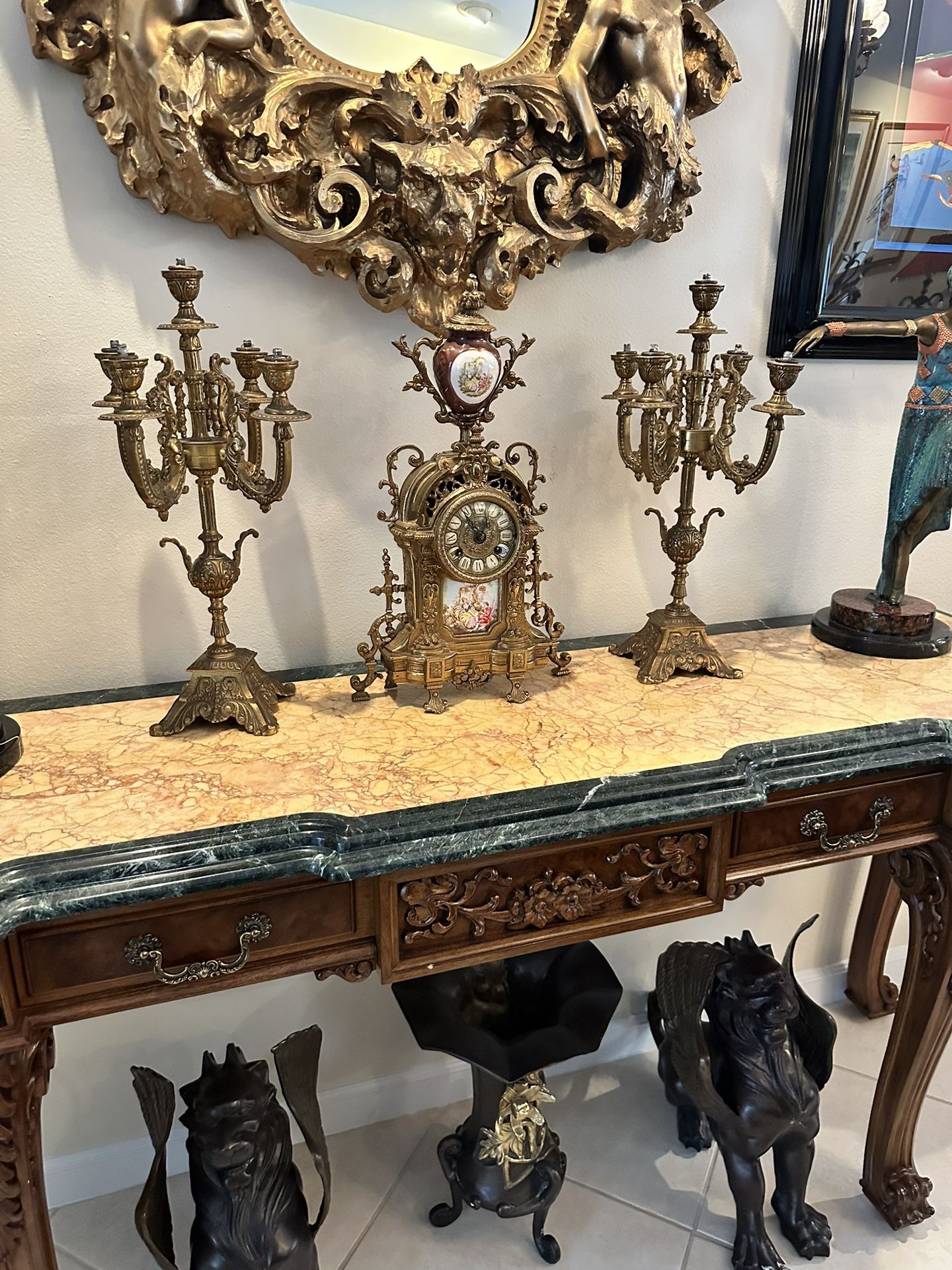19th CENTURY FRENCH MANTLE CLOCK WITH CANELABRAS